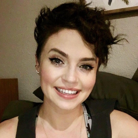 Meet your Posher, Brit - Picture 8 of 8